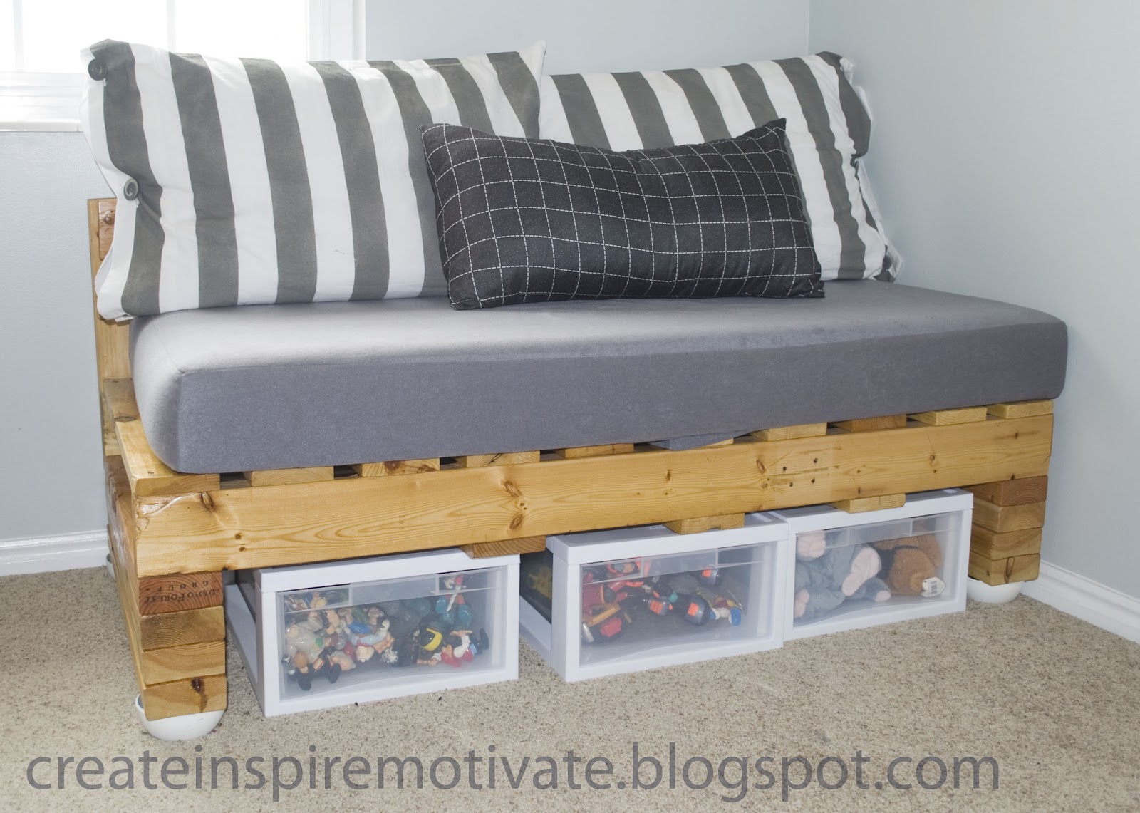 Pallet couch