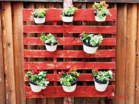 Pots-on-Wooden-Pallet