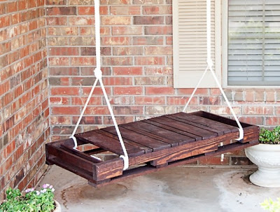 Swing-made-with-wooden-pallets