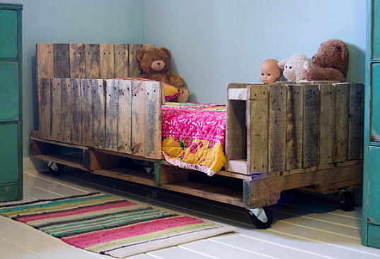 kids-pallet-daybed-3