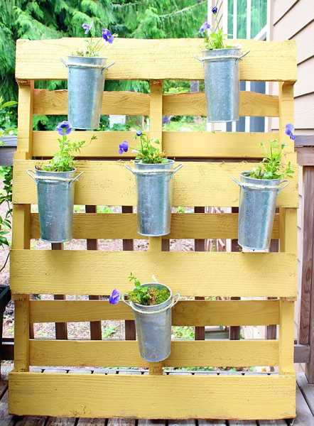 wood-pallet-garden-decorations-outdoor-furniture-1