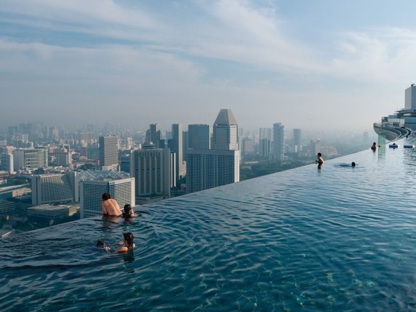 The-Infinity-Pool-at-the-Sky-Park.-600x450