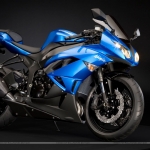 kawasaki-ninja-bike-in-blue-color-standing-side-pose-169400