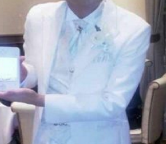 Šis vīrietis kļuvis slavens visā pasaulē, jo Japānā aprecējies ar virtuālu draudzeni un Japānas likumi to atļauj! SLIMI