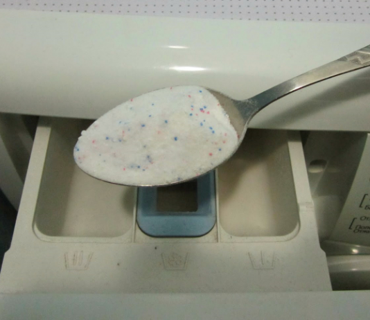 Triks kā iespējams pārbaudīt veļasmašīnas pulvera kvalitāti. Ticiet vērts izmēģināt