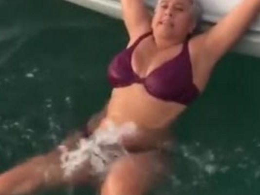 Šī pieredzes bagātā glābšanas instruktore pastāsta, kā iespējams dzīvam izkļūt no ūdens!