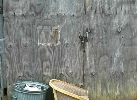 Īpašnieki Atstāju Viņu Nomirst Šajā Mazajā, Slēgtajā Šķūnī – Pēc Divām Nedēļām Notika Šis!