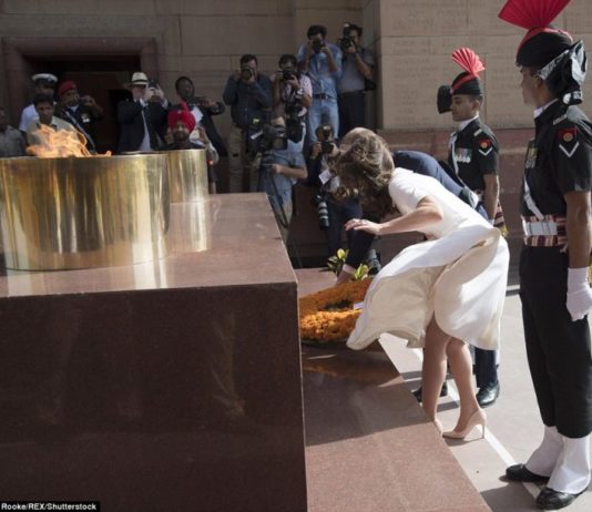 Vējš Paceļ Gaisā Keitas Kleitu – Viņas Reakcija Pārsteidz Visu Internetu