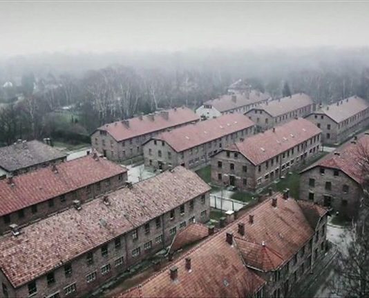 Šis Puisis Ar Dronu Ielidoja Visiem Labi Zināmajā Aušvicas Koncentrācijas Nometnē. Nofilmētais Materiāls Visiem Parāda Šaušalīgo Patiesību