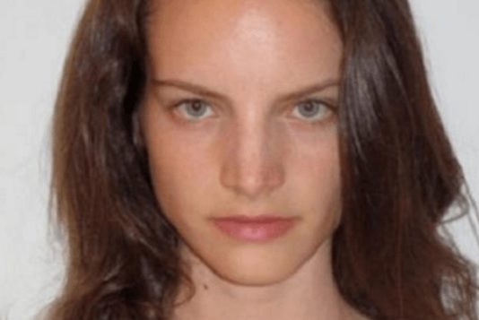 Šī Meitene Izdzīvo Ar 3 Āboliem Dienā Un Tā 8 Gadus. Aplūko, Kāda Viņa Izskatās Tagad – Šausmas!