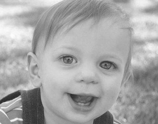 Šī Māte Publicēja Sava Dēla Fotogrāfiju Facebook. Pēc Nedēļas Zēns Vairs Nebija Starp Dzīvajiem…