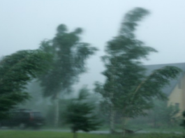 Sinoptiķi brīdina visus iedzīvotājus – Gaidāma spēcīga vētra. Iesaka palikt mājās, līdz tā norims!