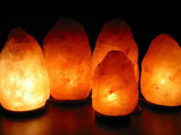 Lūk kāpēc tavā istabā vienmēr būtu jāstāv sāls lampai! Īstais iemesls Jūs pārsteigs