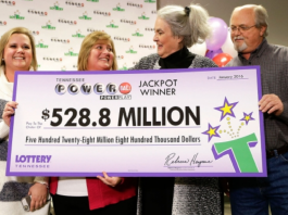 Lūk, kā dzīvo ģimene, kas loterijā laimēja 526 miljonus dolāru!