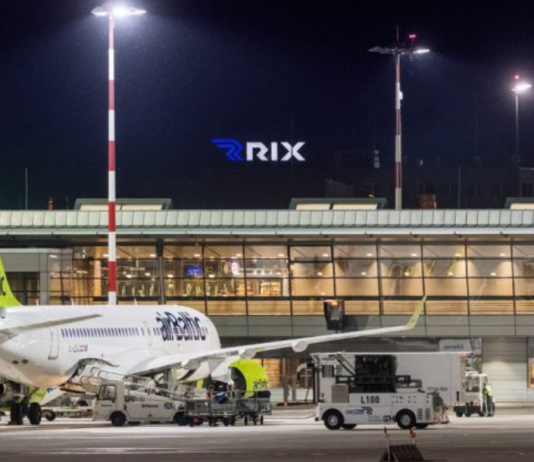 Aculiecienieks pie lidostas vienkarši teju vai noģībis no redzētā – Tagad brīdina citus!