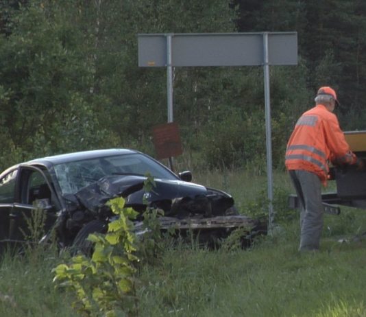 Ir notikusi ļoti smaga frontālā avārija, mašīna vienkārši aizsviesta pa gaisu un no tās nekas nav palicis pāri!