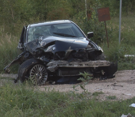 Notikusi ļoti smaga frontālā avārija, mašīna aizsviesta pa gaisu un nekas no tās nav palicis pāri!