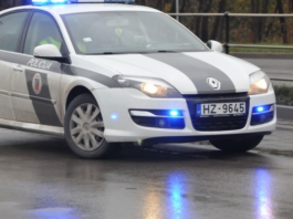 Tu vēl neesi pieķerts? Policija parāda, kā tagad tiek pieķerti visi telefona pārkāpēji!