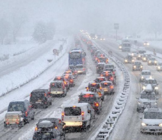 Sinoptiķi brīdina par laiku naktī un no rīta – Gaidāma vētra, rīt no rīta būs vēl trakāk! – Izsludināts oranžais brīdinājums