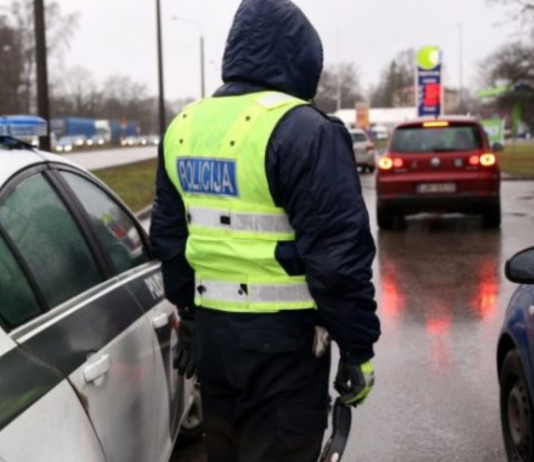 Ticis uzbrukts kādam no ceļu policijas darbiniekiem – Šausmas, kā tas varēja notikt!