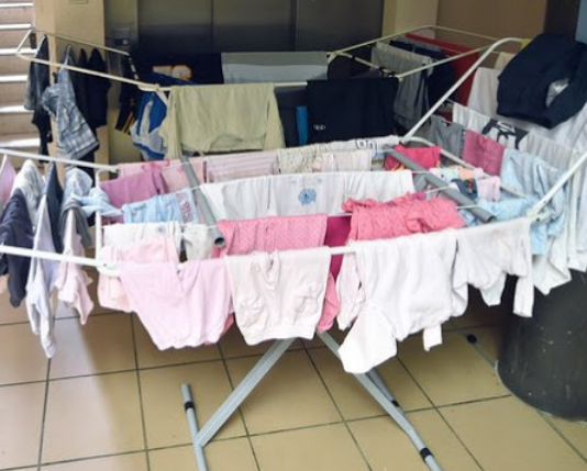 Ļoti svarīgs iemesls, kādēļ drēbes nekādā gadījumā nedrīkst žāvēs istabā! Tas var beigties ļoti slikti!