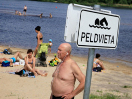 Jaunieši Ķīpsalas peldvietā atrod ko tādu, ka paliek pilnīgi baisi! FOTO