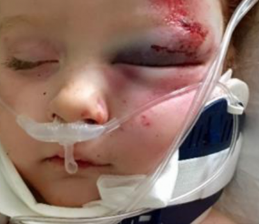 Māte nolika bērnu gultiņā, taču pēc minūtes kaimiņš kā traks klauvēja pie durvīm!