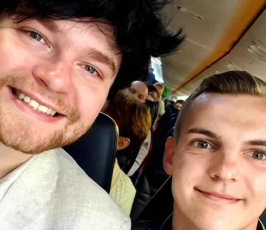 Kaut kas traks! Latviešu TV šova zvaigzne atvedis savu draugu uz Latviju pēc tam, kad pats atzinies homoseksualitātē