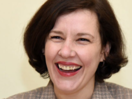 Finanšu ministe, dēļ kuras visi bija parādā nodokļus, pērn nopelnīja vairāk nekā 63 tūktošus Eiro!