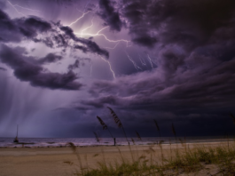 Sinoptiķi brīdina par ļoti spēcīgu pērkona negaisu! Gaidāmas nepatīkas ziņas!