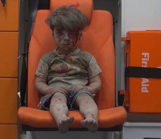 Kamēr visa plašā pasaule Juta līdzi šim Sīrijas puikam, viņa brālis nomira no ievainojumiem