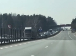 Neskatoties uz Valdības lūgumu palikt mājās – simtiem cilvēku devās Saulkrastiem atpūsties