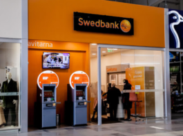 Swedbank patreizējā krīzes situācijā nākusi klajā ar paziņojumu, tas ietekmēs visus klientus