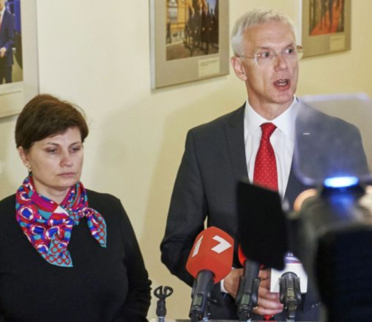 Ticis paziņots cik daudz naudas sapelnījis un sakrājis Latvijas Ministru prezidents Kariņš