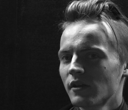 Pāragri mirušā Matīsa Runguļa māte atklājusi jaunas detaļas par dēla nāvi