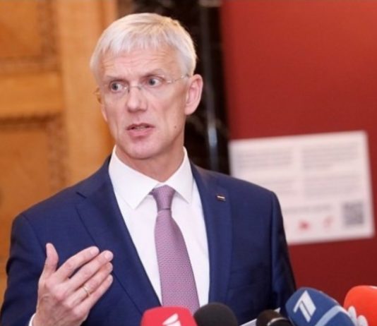 Kariņš paziņo, kas notiks Latvijā, ja saslims vēl lielāks skaits cilvēku