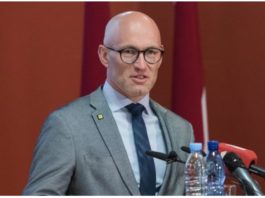 Pavļuts oficiāli ir parakstījis rīkojumu par visu iedzīvotāju vakcināciju Latvijā