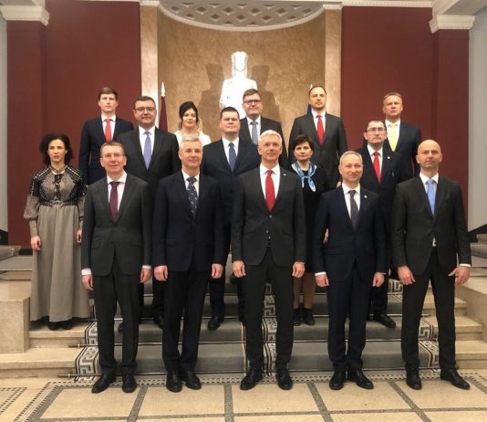 Tagad jau oficiāli! Valdība paziņo nozares, kurās vakcinācija būs obligāta!