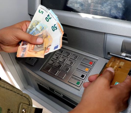 Beidzot Bankas atklāti Paziņo, kas patiesībā notiek ar naudu bankas kontā, pēc cilvēka nāves