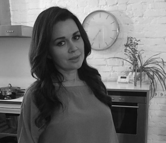“Diemžēl, bet Mammas vairs nav ar mums!” – Anastasijas Zavorotņukas meita atklāj patiesību par aktrises beigām